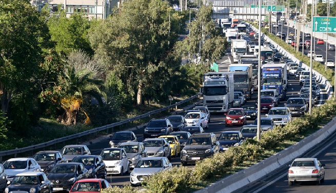 Ουρά χιλιομέτρων στον Κηφισό - Μεγάλο μποτιλιάρισμα και ταλαιπωρία για τους οδηγούς