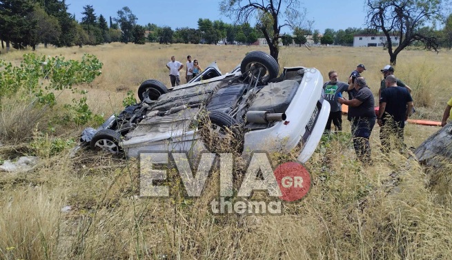 Σοβαρό τροχαίο στην Εύβοια - Ανατροπή αυτοκινήτου μετά από σύγκρουση με φορτηγό (ΦΩΤΟ)