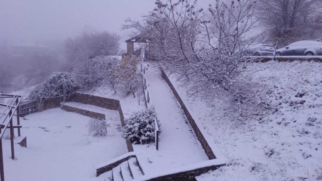 Χειμώνας με βροχές, ανέμους και χιόνια το σκηνικό του καιρού από το Σάββατο 25/11