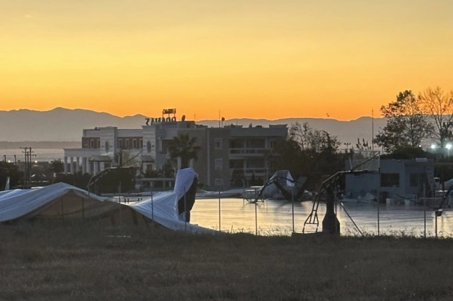 Κατέρρευσε από τον αέρα ο θόλος αθλητικού χώρου στη Θέρμη