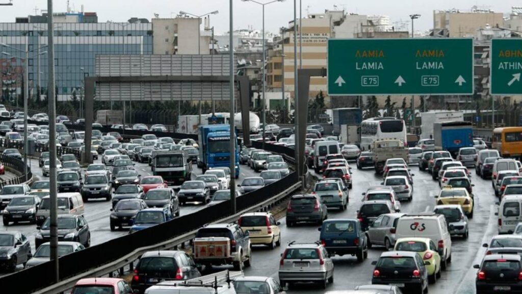 Κίνηση στους δρόμους: Καθυστερήσεις σε Κηφισό και Αττική Οδό