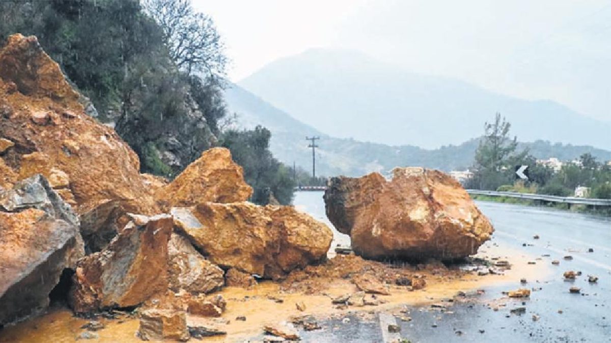 Κλειστή η ΕΟ Πατρών - Κορίνθου στο ύψος του Ελαιώνα λόγω κατολίσθησης!