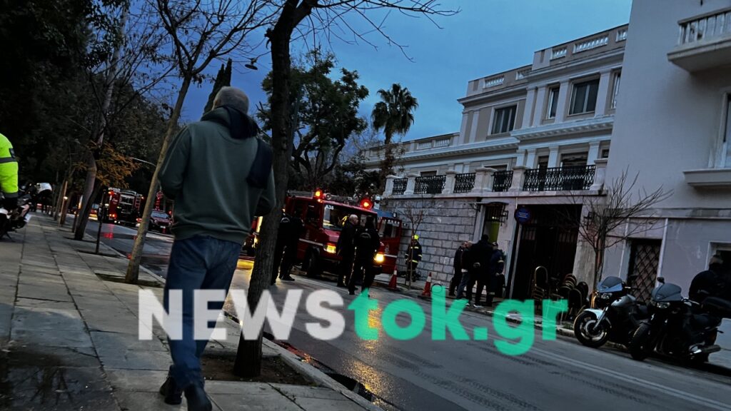 Φωτιά σε χώρο δίπλα στο Μέγαρο Μαξίμου [ΦΩΤΟ - ΒΙΝΤΕΟ]