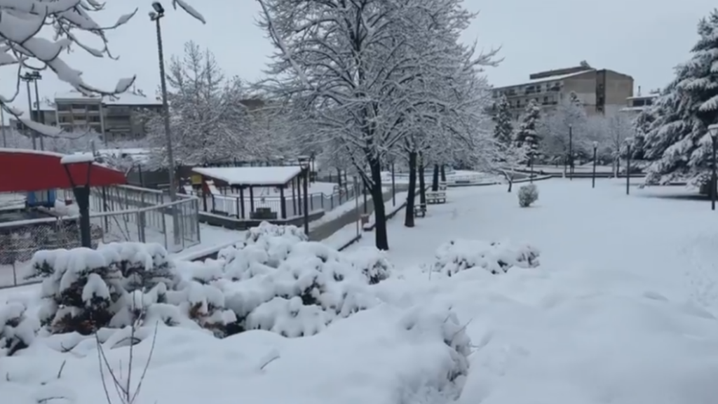 Με χιονοπτώσεις στα ψηλά ξεκινά η πρώτη ψυχρή εισβολή - Χιόνια στην Πάρνηθα ΒΙΝΤΕΟ