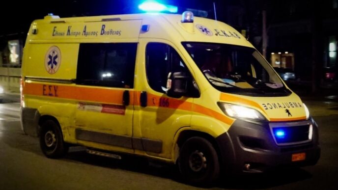 Τροχαίο ατύχημα Αθήνα - Ασθενοφόρο