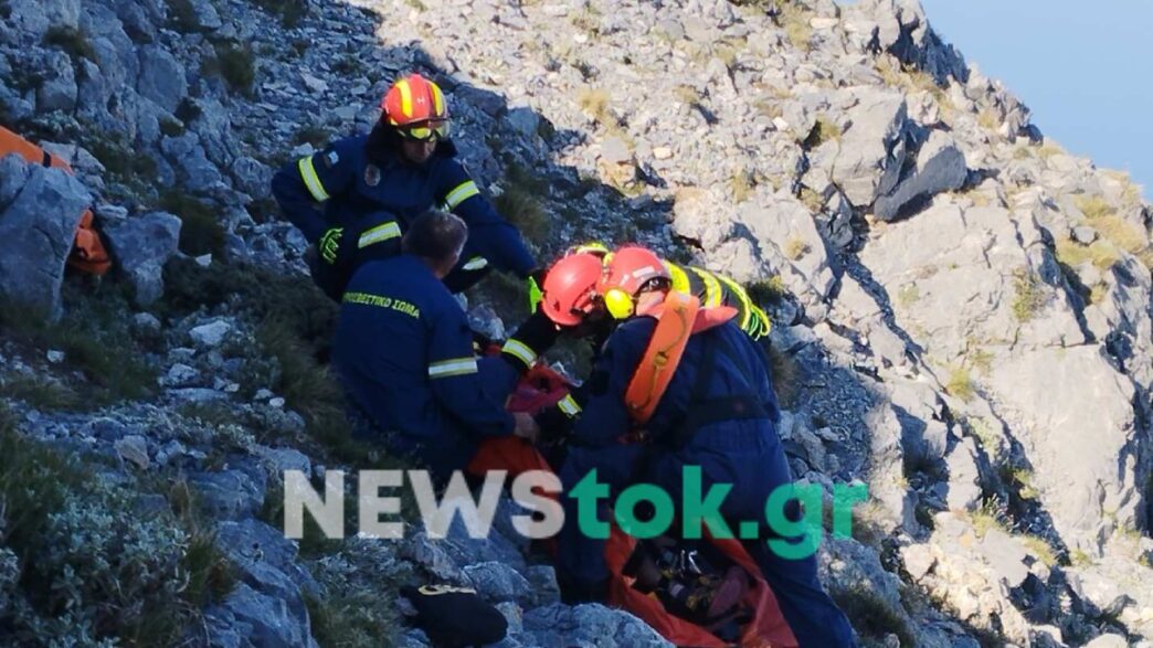 Εύβοια: Απεγκλωβισμός τραυματισμένης γυναίκας από δύσβατο σημείο του όρους Δίρφυς