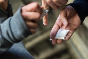 Πώς ζητούσε κάνναβη, κοκαΐνη και λεφτά το κύκλωμα με τους ανήλικους εμπόρους ναρκωτικών