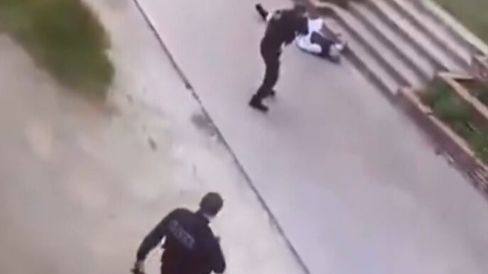 Επίθεση με μαχαίρι στο Μπορντό: Ένας νεκρός και ένας τραυματίας - Δείτε βίντεο