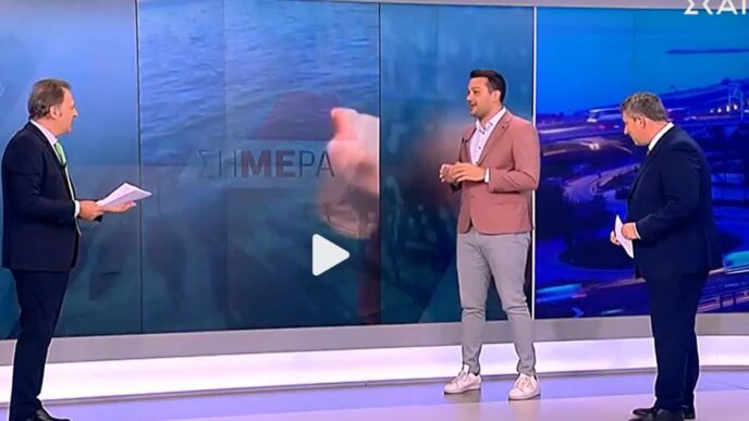Μοναδικό θέαμα: Φάλαινα φυσητήρας εμφανίστηκε σε παραλία στην Εύβοια
