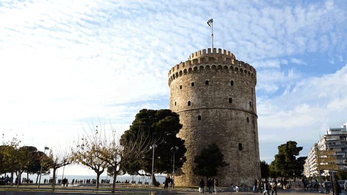 Άνδρας έπεσε από τον Λευκό Πύργο στη Θεσσαλονίκη