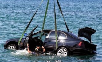 Αλμυρός Βόλου: Αυτοκίνητο με τρεις επιβάτες έπεσε στη θάλασσα