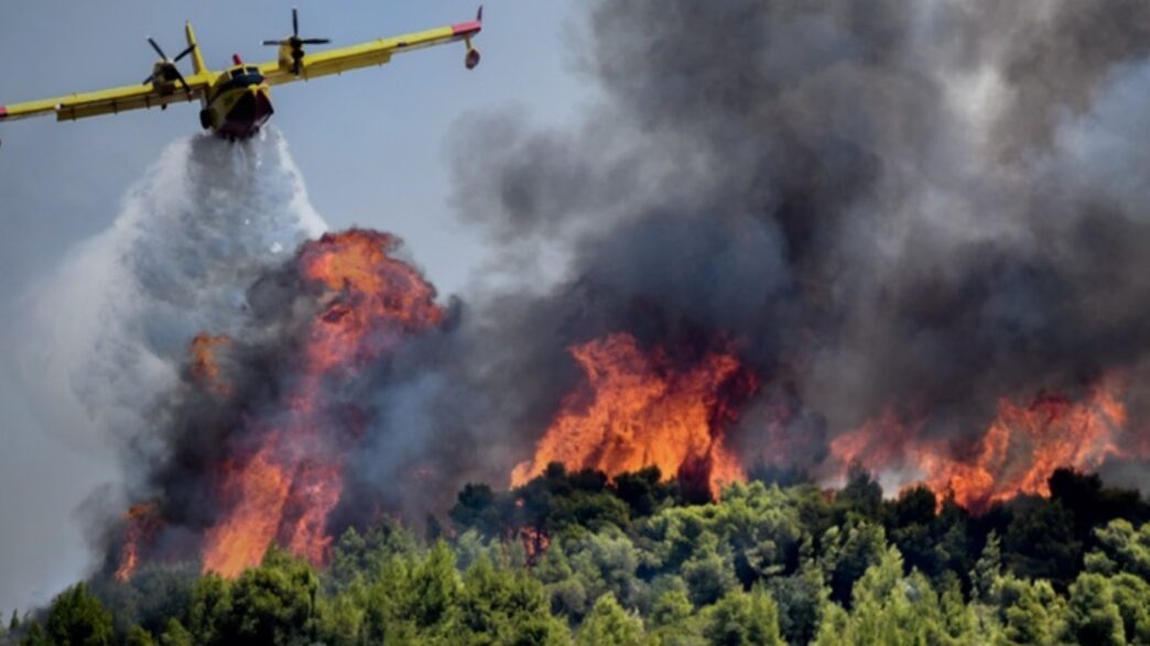 Άνδρο: Μήνυμα του 112 για εκκένωση τεσσάρων περιοχών - ΒΙΝΤΕΟ