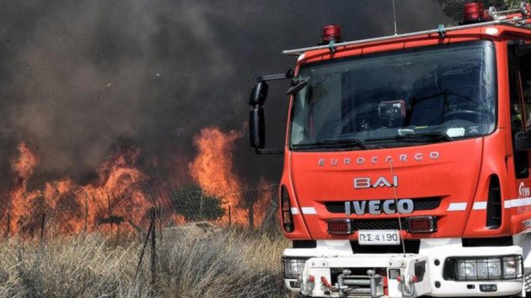 Φωτιά στο Μαύρο Λιθάρι στην Ανάβυσσο - Εστάλη 112