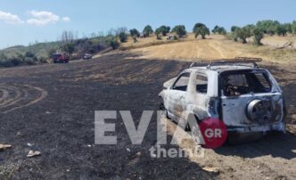 Εύβοια: Αυτοκίνητο τυλίχθηκε στις φλόγες και προκάλεσε φωτιά