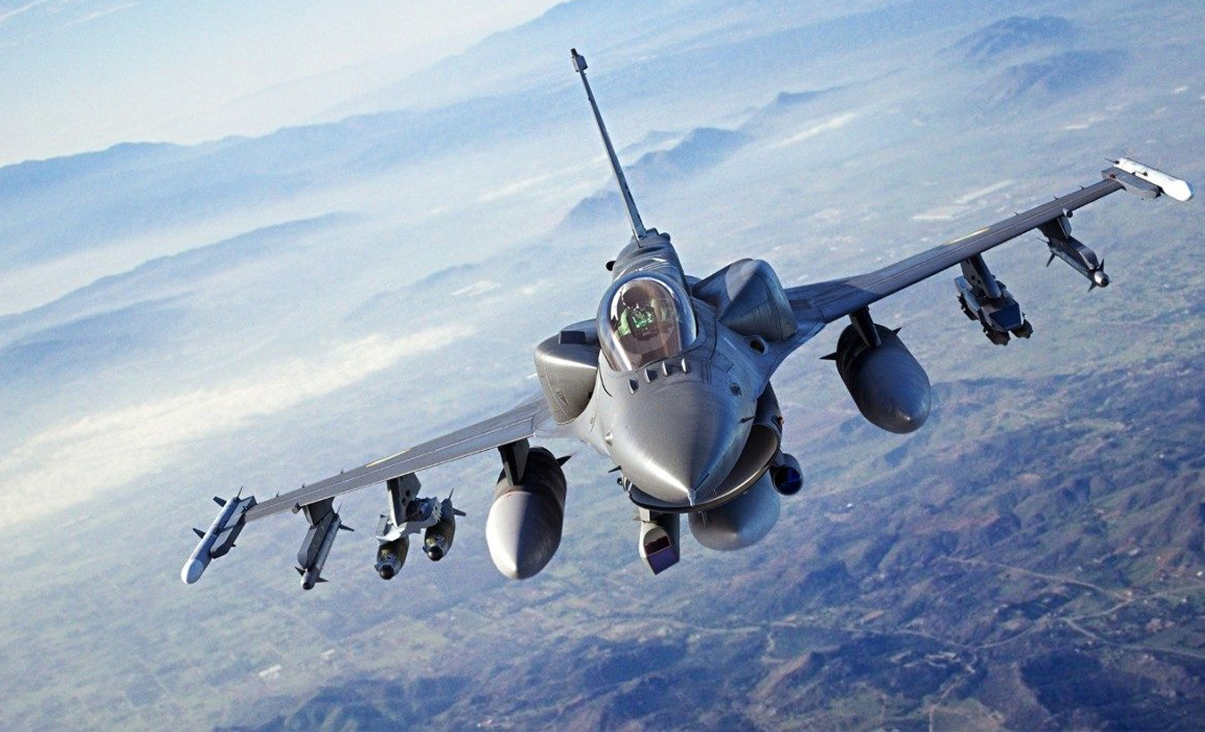 Bloomberg: Η πρώτη παρτίδα F-16 παραδόθηκε στο Κίεβο