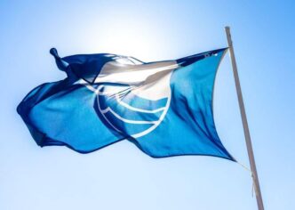 Αφαιρέθηκε η Γαλάζια Σημαία από 22 βραβευμένες ακτές