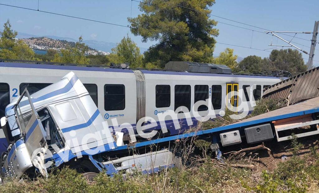 Εύβοια: Συγκρούστηκε φορτηγό με τραίνο στη Χαλκίδα 