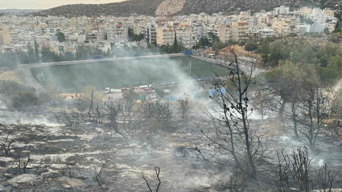 Οριοθετήθηκε η φωτιά στην Τερψιθέα Άνω Γλυφάδας