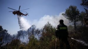 Βασίλης Κικίλιας: Από κεραυνούς μία στις τέσσερις φωτιές σήμερα