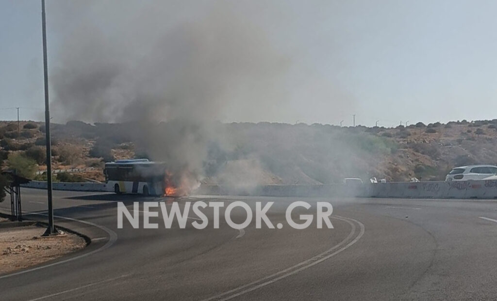 Φωτιά σε λεωφορείο στην Λεωφόρο Ποσειδώνος