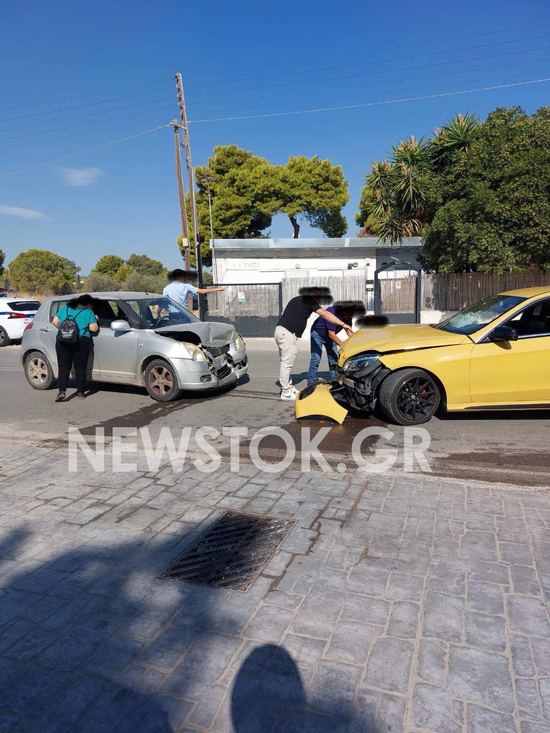 Σύγκρουση οχημάτων στην Αρτέμιδα