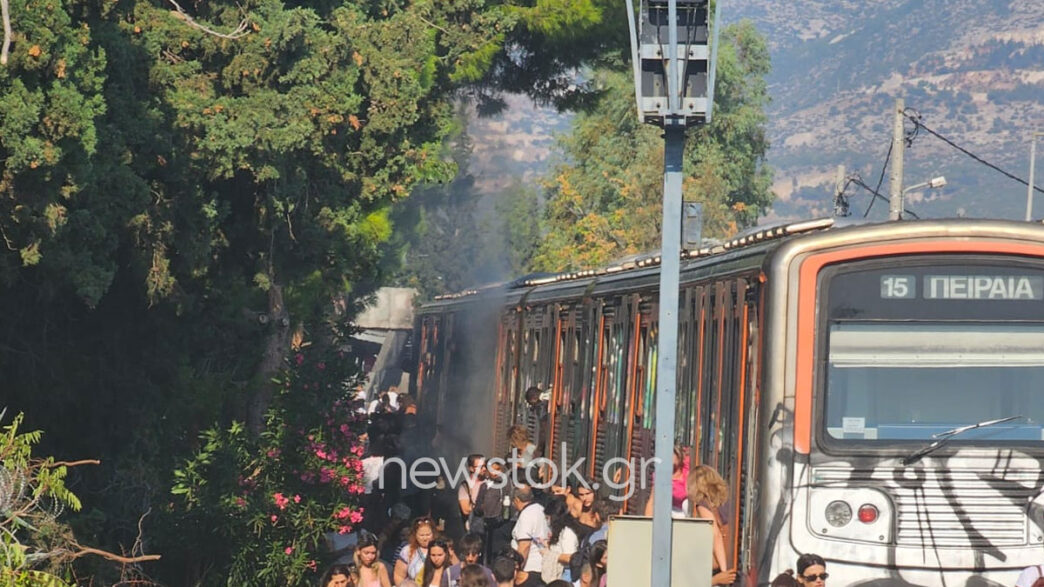 Φωτιά συρμός ηλεκτρικού