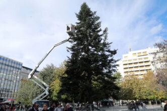 χριστουγεννιάτικο δέντρο στο Σύνταγμα