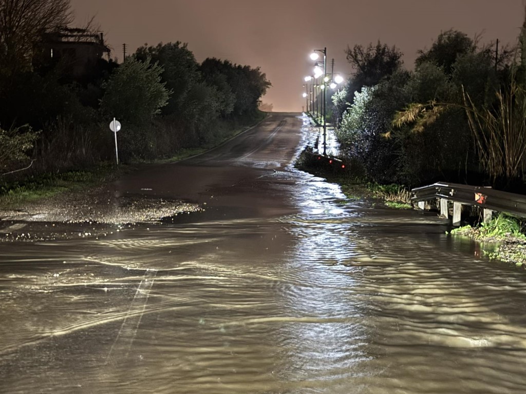 Καιρός: Υπερχείλισαν ρέματα στο Αγρίνιο