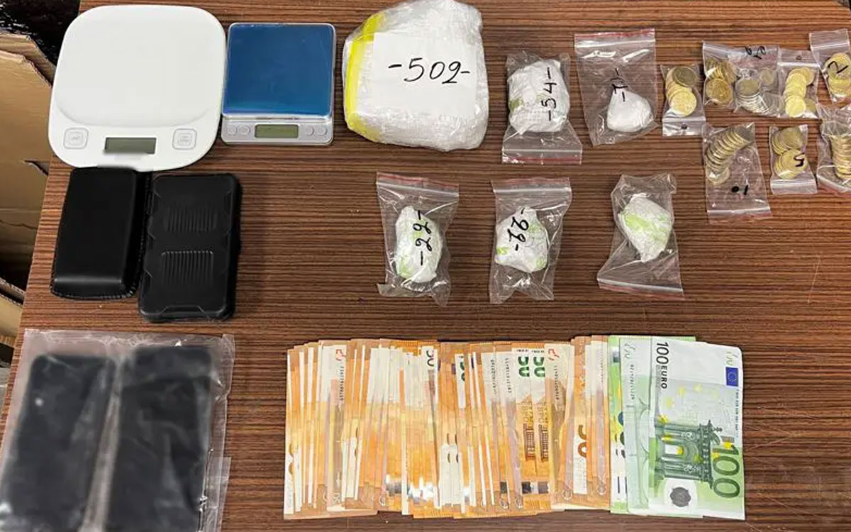 Σύλληψη δύο ατόμων για διακίνηση κοκαΐνης στην Αττική