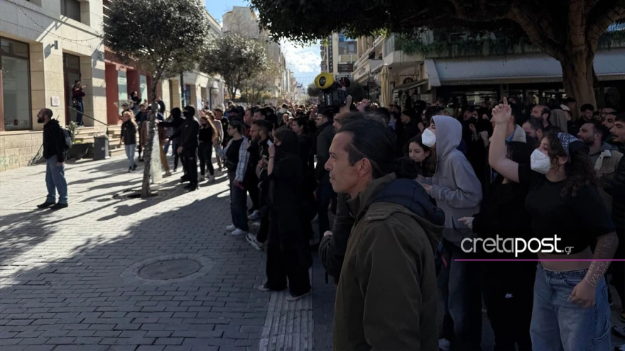 Τέμπη-Ηράκλειο: Επεισόδια στις συγκεντρώσεις-Πετροπόλεμος, χημικά και χρήση γκλοπ