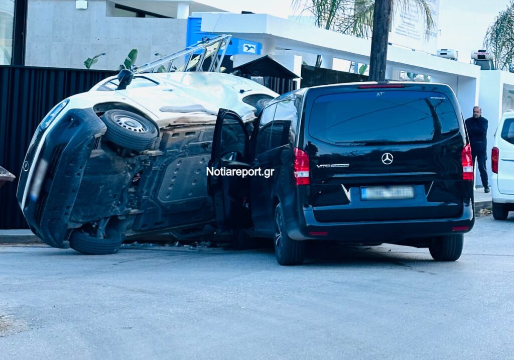 Δύο τροχαία ατυχήματα σε Βούλα και Βάρη μέσα σε λίγα λεπτά