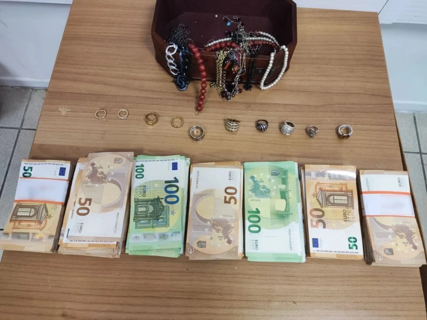 Οικιακή βοηθός «ξάφριζε» ηλικιωμένη – Υπεξαίρεσε 150.000€ και αγόρασε πολυτελή αγαθά - newstok.gr