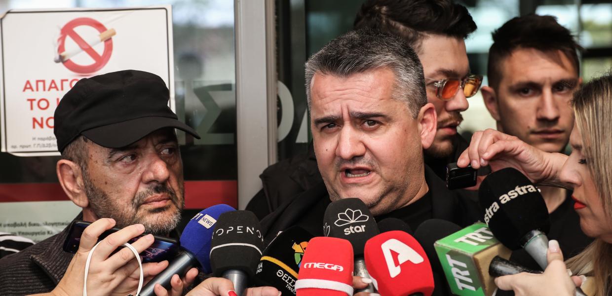 Δημήτρης Πλακιάς για παραίτηση Τριαντόπουλου: “Όπως πέταξες τα παιδιά μου, θα σε πετάξουμε εμείς”