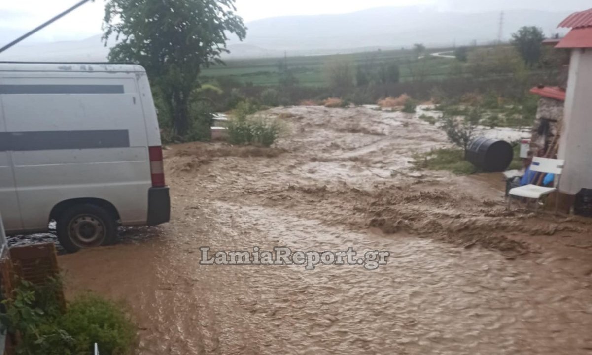Φθιώτιδα: Χείμαρρος πέρασε μέσα από το χωριό Βελεσιώτες
