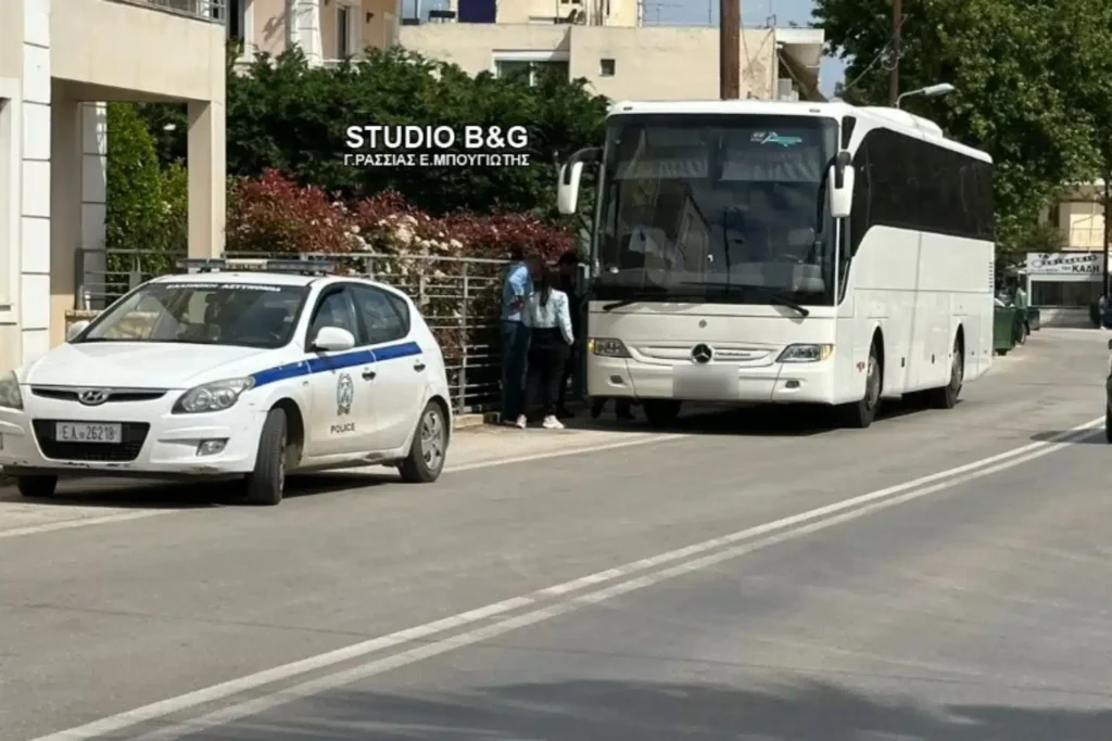 Αργολίδα: Επεισόδιο μεταξύ οδηγών-ΙΧ οχήματος και λεωφορείου ΚΤΕΛ 4 Αργολίδα: Επεισόδιο μεταξύ οδηγών-ΙΧ οχήματος και λεωφορείου ΚΤΕΛ