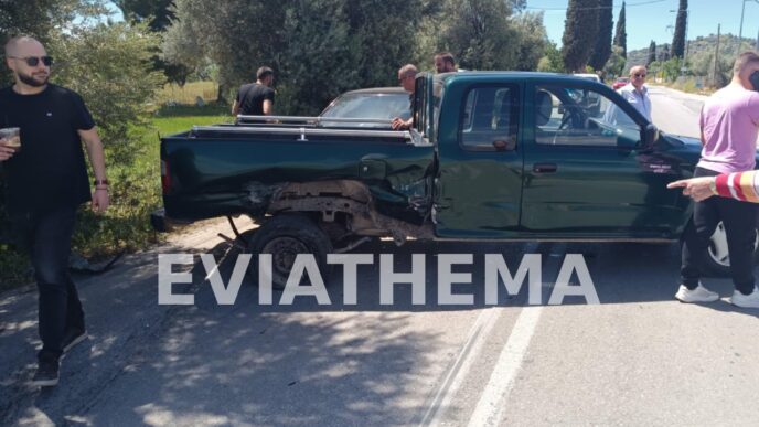 Εύβοια: Σύγκρουση με τρία ΙΧ μετά από επικίνδυνη προσπέραση (ΦΩΤΟ)