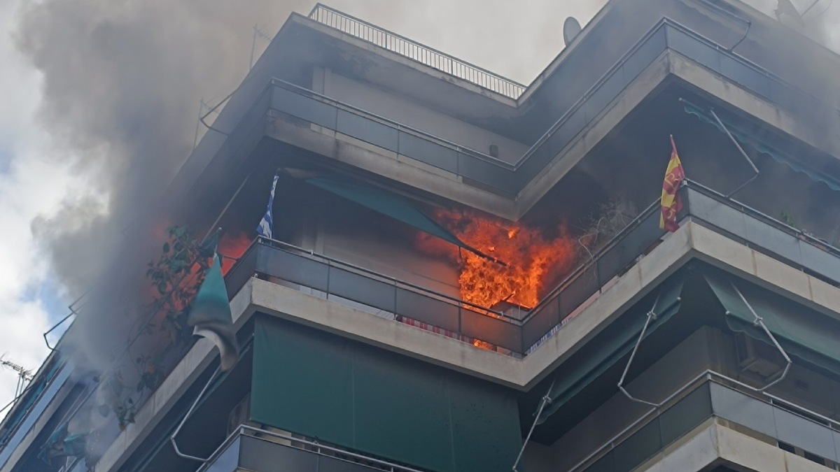 Μεσογείων: Φωτιά σε διαμέρισμα