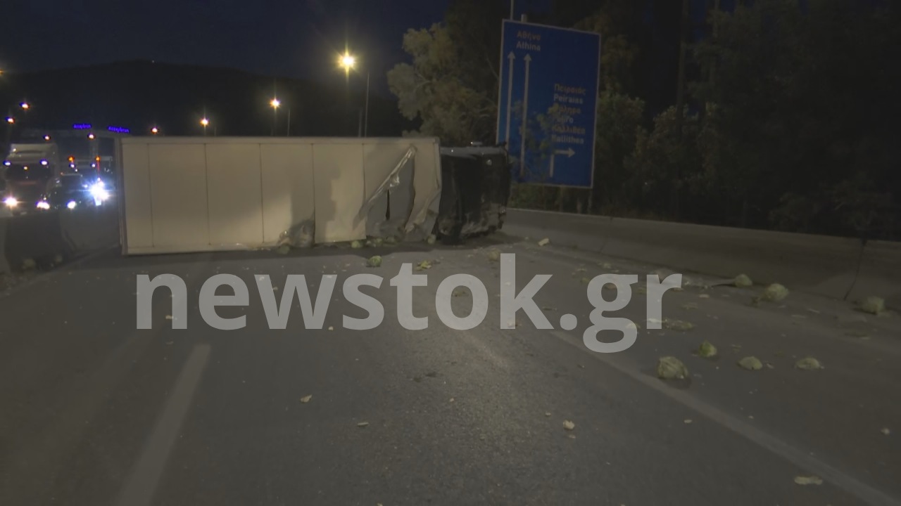 Ανατροπή Νταλίκας στον Σκαραμαγκά