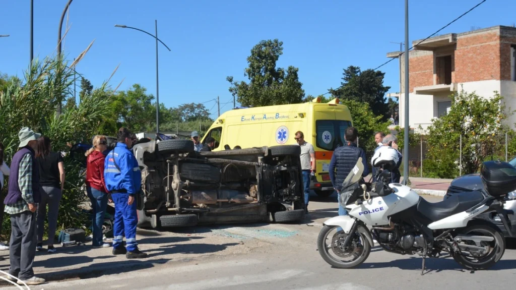 Πρέβεζα-Τροχαίο: ΙΧ όχημα παραβίασε STOP-3 τραυματίες 4 Πρέβεζα-Τροχαίο: ΙΧ όχημα παραβίασε STOP-3 τραυματίες