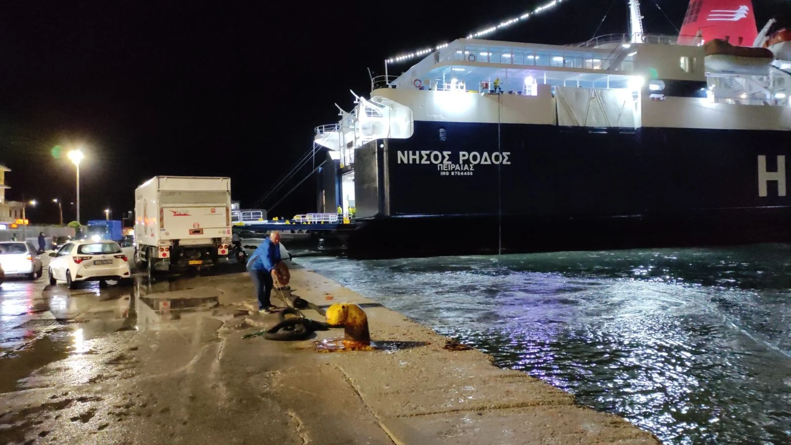 Χίος: Στιγμές αγωνίας με το πλοίο «Ν. ΡΟΔΟΣ» στη μανία των ανέμων