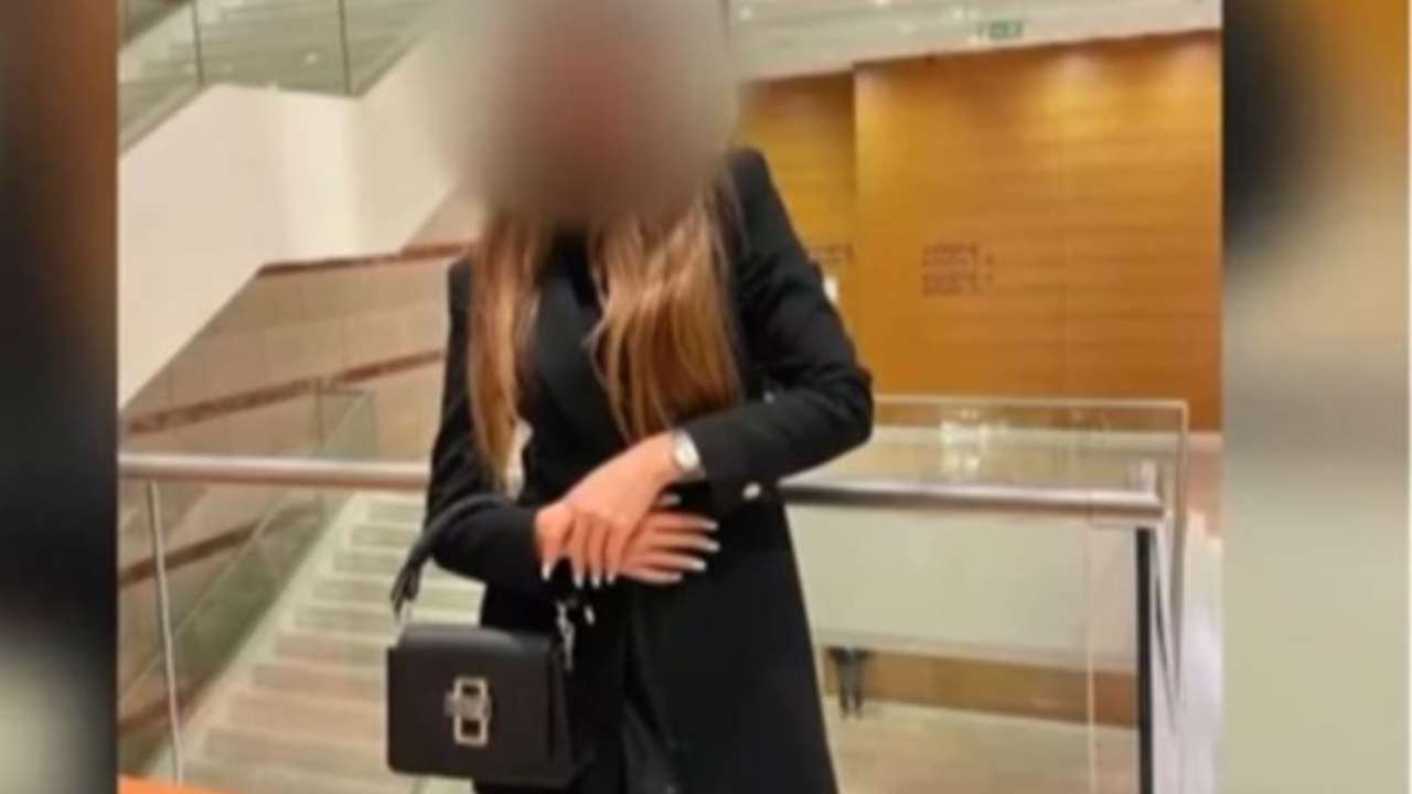 Ντουμπάι: Τι απαντά η αστυνομικός μετά τις καταγγελίες-Βίντεο