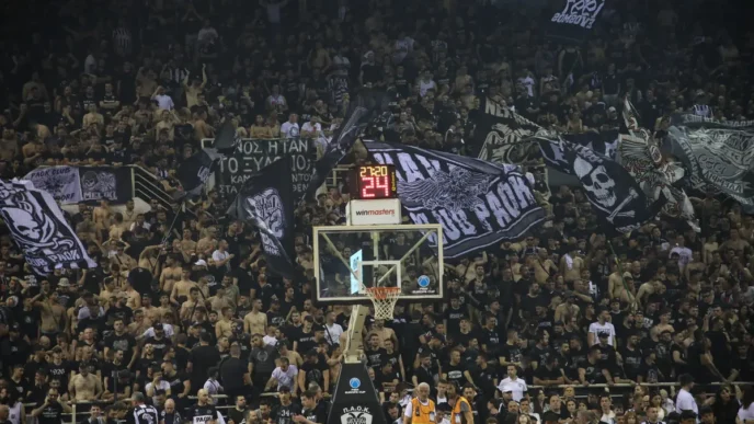 Έκρηξη βεγγαλικού στον Τελικό ΠΑΟΚ–Μπιλμπάο