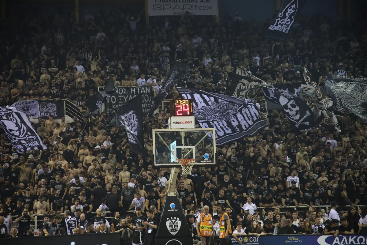 Έκρηξη βεγγαλικού στον Τελικό ΠΑΟΚ–Μπιλμπάο