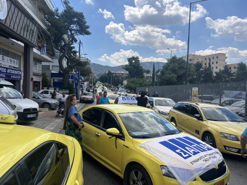 ΑΠΕΡΓΙΑ ΤΑΞΙ: Ξεκίνησε η πορεία προς το υπουργείο μεταφορών (ΕΙΚΟΝΕΣ - ΒΙΝΤΕΟ) 11 ΑΠΕΡΓΙΑ ΤΑΞΙ: Ξεκίνησε η πορεία προς το υπουργείο μεταφορών (ΕΙΚΟΝΕΣ - ΒΙΝΤΕΟ)