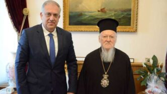 Ο Τάκης Θεοδωρικάκος συναντήθηκε με τον Οικουμενικό Πατριάρχη Βαρθολομαίο 26 Τάκη Θεοδωρικάκος Οικουμενικός Πατριάρχης Βαρθολομαίος