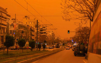 «Καυτή» εισβολή με αφρικανική σκόνη και υψηλές θερμοκρασίες