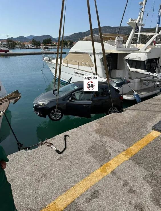 Αργολίδα: ΙΧ όχημα έπεσε στη θάλασσα– Εργάτης απεγκλώβισε τον ηλικιωμένο οδηγό 5 Αργολίδα: ΙΧ όχημα έπεσε στη θάλασσα– Εργάτης απεγκλώβισε τον ηλικιωμένο οδηγό