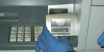 Εξαρθρώθηκε σπείρα που «χτυπούσε» ΑΤΜ με τροχό