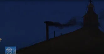 Μαύρος καπνός από το Βατικανό