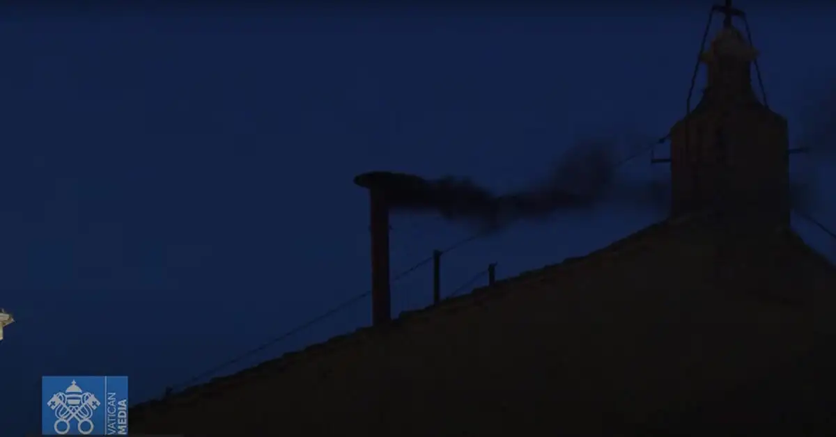 Μαύρος καπνός από το Βατικανό
